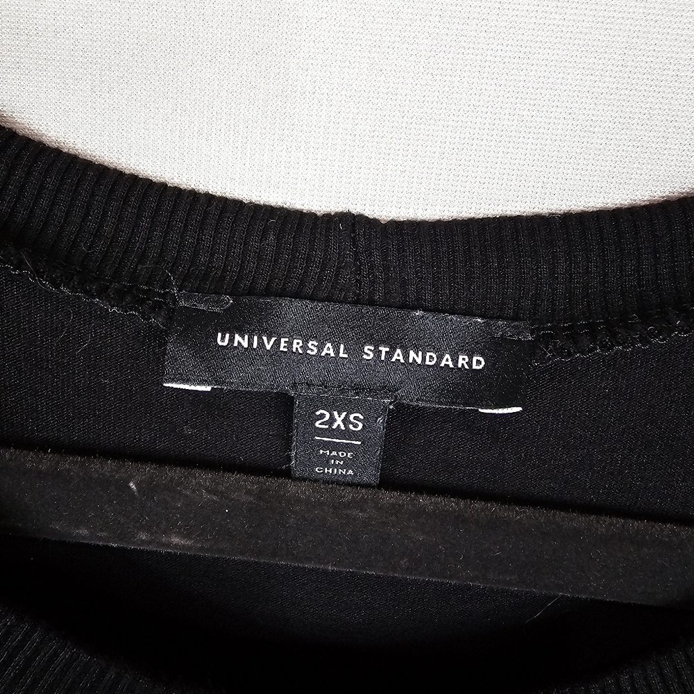 Universal Standard Aimee Liquid Jersey Rib Hem Tee - Black - Picture 4 of 7